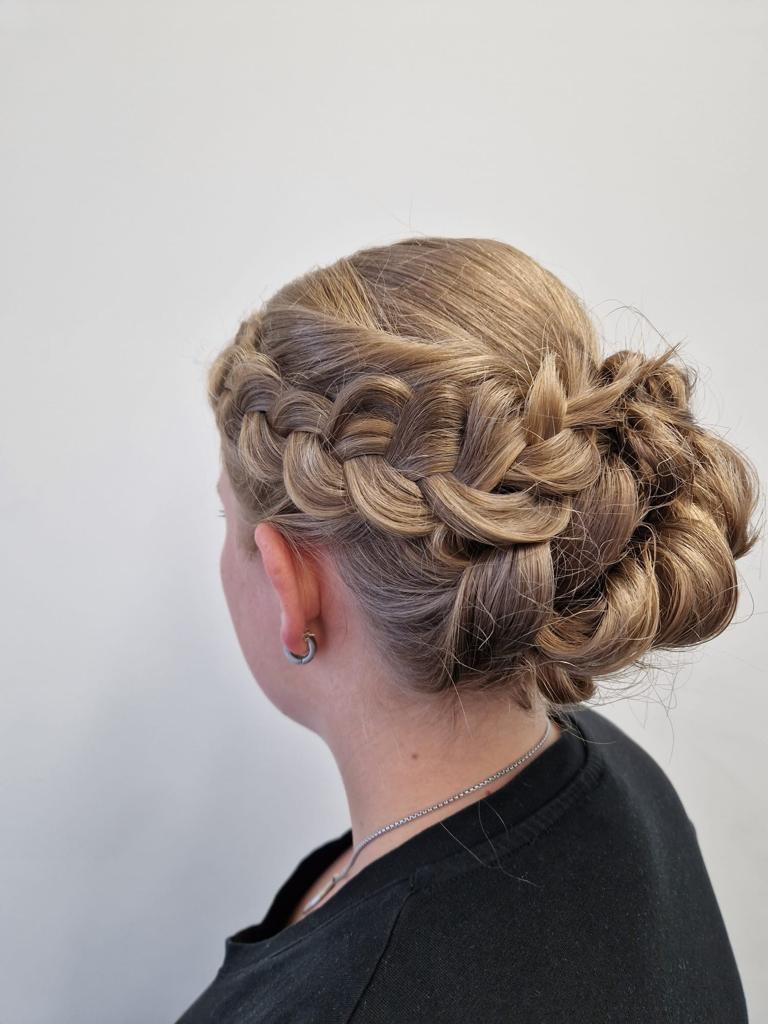 Hochsteckfrisur